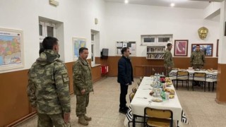 Kaymakam Nasır, yeni yıla İran sınırındaki Askerlerle girdi
