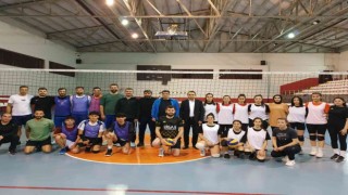 Kaymakam Partal voleybol sporcularına moral verdi