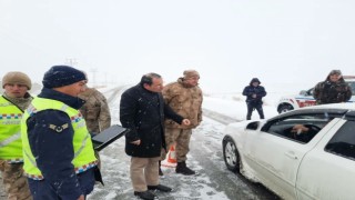 Kaymakam Türkerden sürücülere kar lastiği ve zincir uyarısı