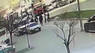 Kaza yapan iki sürücünün tekme tokat kavgası kamerada