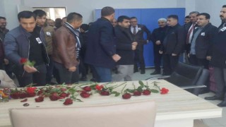 Kazada hayatını kaybeden öğretmenin okulunda yas var