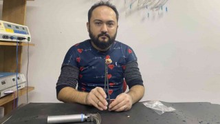 Kedinin soluk borusuna takılan kemik ameliyatla çıkartıldı