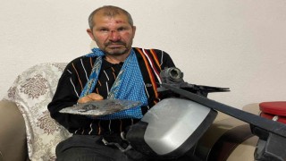 Kendisine çarpıp kaçan otomobilin parçalarını toplayıp şikayetçi oldu