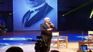 Kılıçdaroğlu, Müjdat Gezenin 70. Sanat Yılı programına katıldı