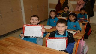Kırkağaçta 6 bin 547 öğrenci karne aldı
