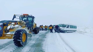 Kırşehir 112 ekipleri zorlu kış şartlarında vatandaşın yanında
