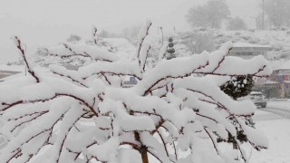 Kırşehirde kar yağışı nedeniyle 19 köyle ulaşım kesildi