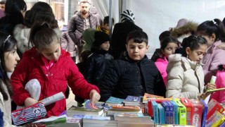 Kitap fuarı çocuklar ile cıvıl cıvıl oldu