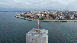 Kız Kulesinde Türk Bayrağı ve alem ortaya çıktı
