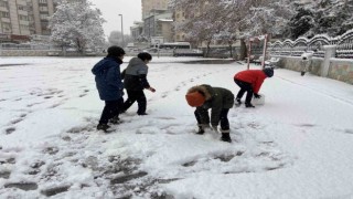 Konya, yağan karla beyaza büründü