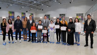 Korkut Ata Üniversitesi’nde yüzme kursunu bitirenlere sertifika verildi
