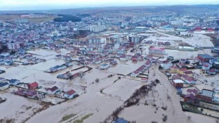 Kosovada sel: Sokaklar sular altında kaldı
