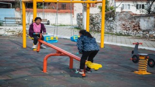 Kuşadalı çocuklar yeni parklardan memnun