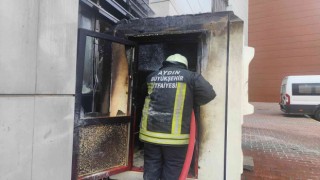 Kuşadası Devlet Hastanesinin güvenlik kulübesinde çıkan yangın korkuttu