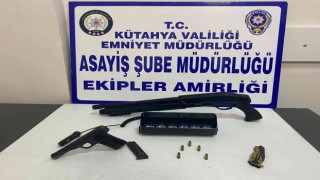 Kütahyada “çakar” takılı araçta tabanca ve pompalı tüfek ele geçirildi