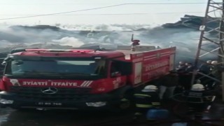 Lastik geri dönüşüm fabrikasında 7 saat süren yangında soğutma çalışmaları başladı