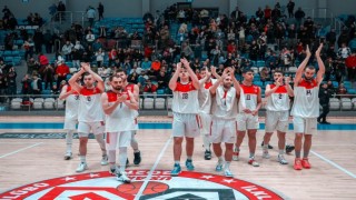 Lider yeni yılda koltuğu kaptırmak istemiyor