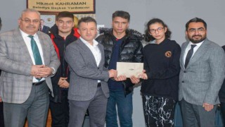 Liseli öğrencilerden Uşak Aşevine bağış