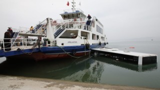 Malatyada belediye otobüsü baraj gölüne uçtu: 3 yaralı