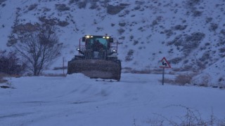 Malatyada kardan kapalı kırsal mahalle yolları açıldı