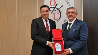 Manas Üniversitesi Rektörü, Korkut Ata Üniversitesi’nde konferansa katıldı