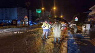 Marmariste belediye ekipleri yağmur nöbetinde
