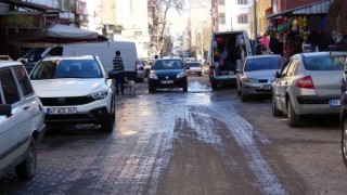 Mazıdağında cadde ve sokaklarda yolların bozuk olması vatandaşı bezdirdi