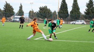 Mehmet Akif Ersoy Anadolu Lisesi kızları futbolda şampiyon oldu