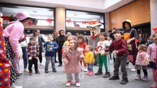 Merkezefendide çocuklar doyasıya eğlendi