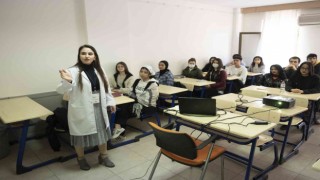 Mersinde üniversite adaylarına hızlı okuma teknikleri eğitimi veriliyor