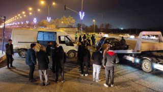 Minibüs ile otomobil çarpıştı: 8 yaralı