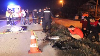 Motosiklet ikiye bölündü, hafif ticari araç takla attı: 1 ölü, 1 yaralı