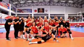 Muratpaşanın kızları evinde galip