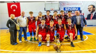 Necip Fazıl Kısakürek Anadolu Lisesi basketbol takımı il birincisi