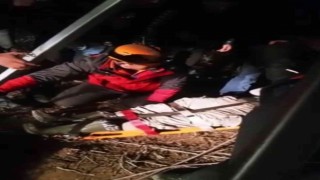 Neye uğradığını şaşırdı: Arkadaşıyla gezerken 30 metrelik kuyuya düştü