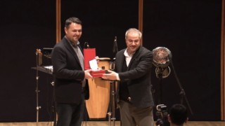 Nilüfer Belediyesi personeli başarısını ödülle taçlandırdı