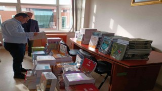 Öğrencilere destek kitapları dağıtıldı