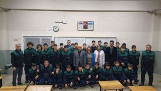 Öğrencilere iş kıyafeti ve ayakkabı hediye edildi