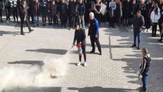 Öğretmen ve öğrencilere yangın söndürme tatbikatı