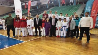 Okul sporları karate müsabakaları tamamlanıyor