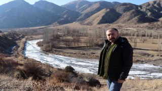 Oltu Çayı buz tuttu