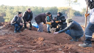 Önce eşini şimdi de 3 çocuğunu kaybeden annenin ağıtları yürek dağladı