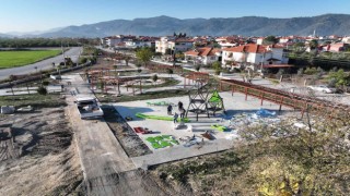 Ortacadaki üç parkta çocuk oyun grubu montajları tamamlandı