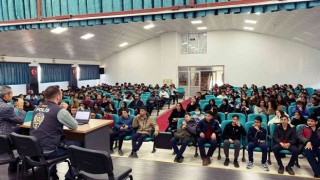 Ortaokul öğrencilerine siber zorbalıkla mücadele anlatıldı