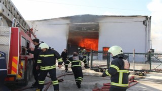 OSBde çıkan yangına 17 itfaiye aracı ile 65 itfaiye personeli müdahale etti
