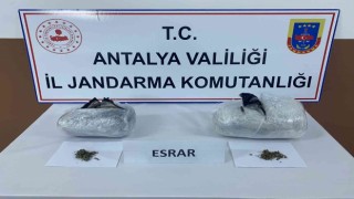Otobüsteki yolcunun çantasından 3 kilogram 600 gram esrar çıktı