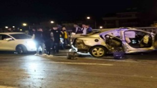 Otomobil bariyere çarptı: 1i ağır 3 yaralı