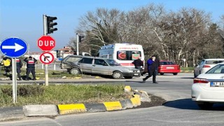 Otomobil elektrik direğine çarptı: 1 yaralı