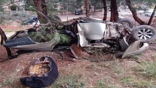 Otomobil ormanlık alana uçtu: 1 ölü, 2 yaralı
