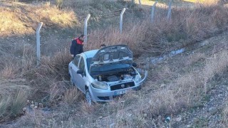 Otomobil şarampole yuvarlandı: 4 yaralı